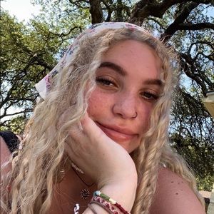 Meet your Posher, Addie